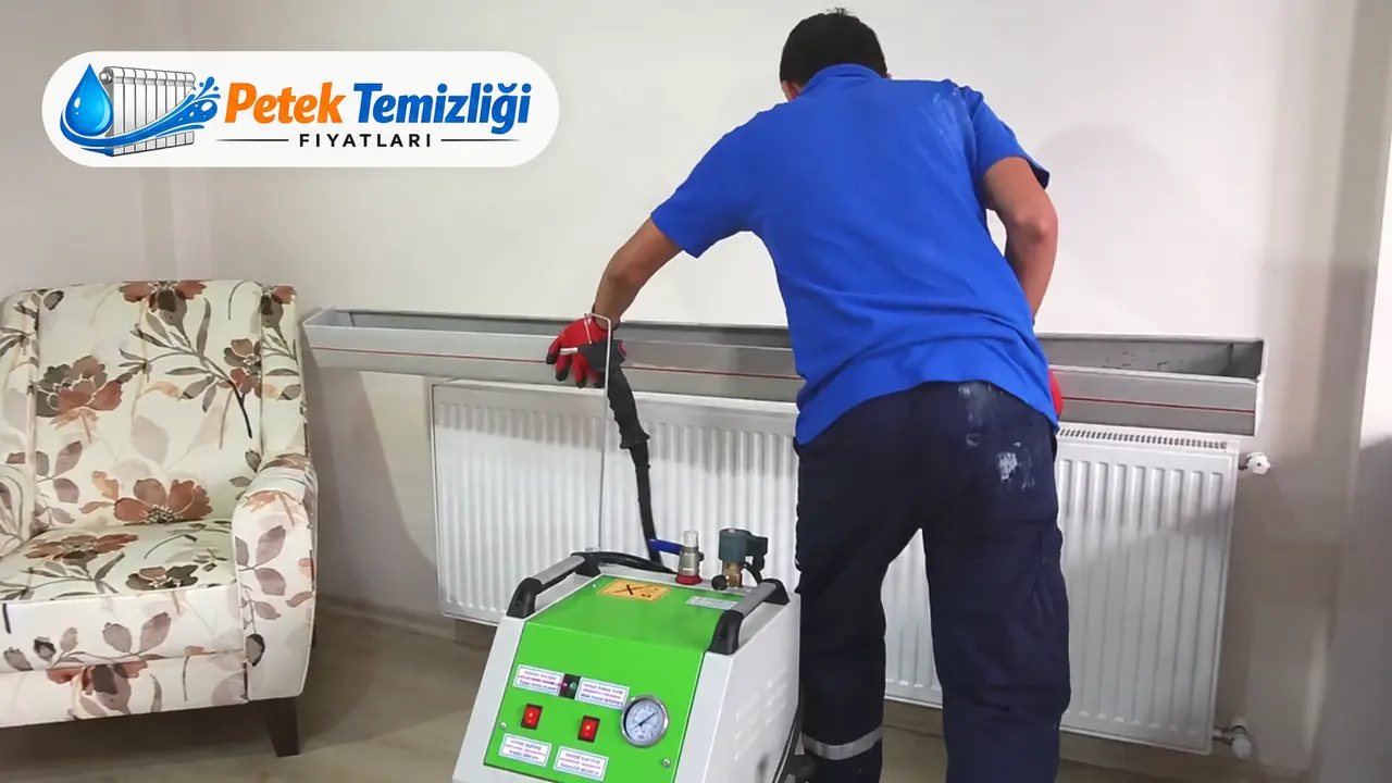 Panel radyatörde makine ile petek temizleme işlemi